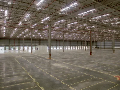 Vista interna do Galpão A com pé direito de 12 m.