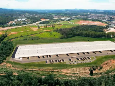 Imagem 3D do bloco K300 fundida com vista aérea do local .